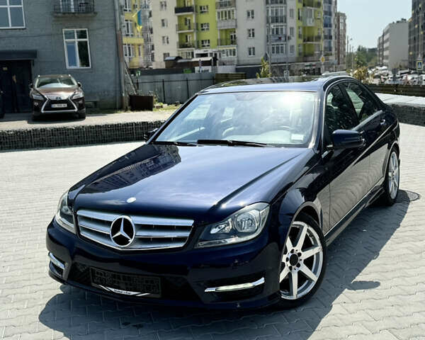 Синий Мерседес Ц-Класс, объемом двигателя 1.8 л и пробегом 171 тыс. км за 12000 $, фото 2 на Automoto.ua