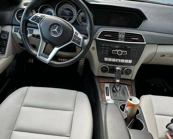 Синий Мерседес Ц-Класс, объемом двигателя 1.8 л и пробегом 171 тыс. км за 12000 $, фото 8 на Automoto.ua