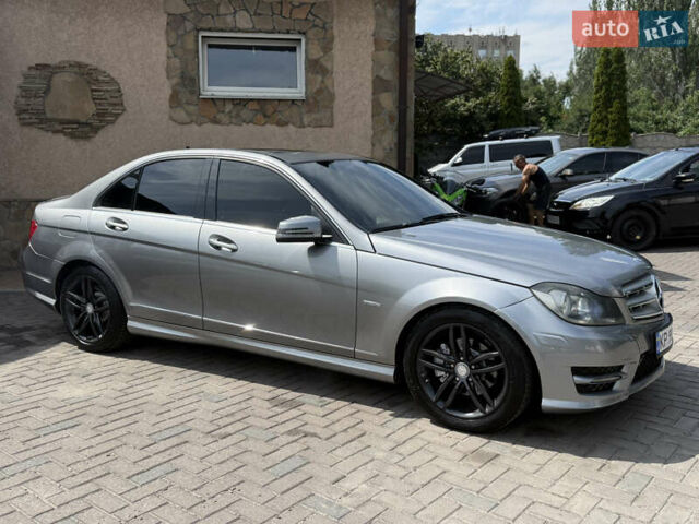 Синий Мерседес Ц-Класс, объемом двигателя 1.8 л и пробегом 219 тыс. км за 12800 $, фото 6 на Automoto.ua