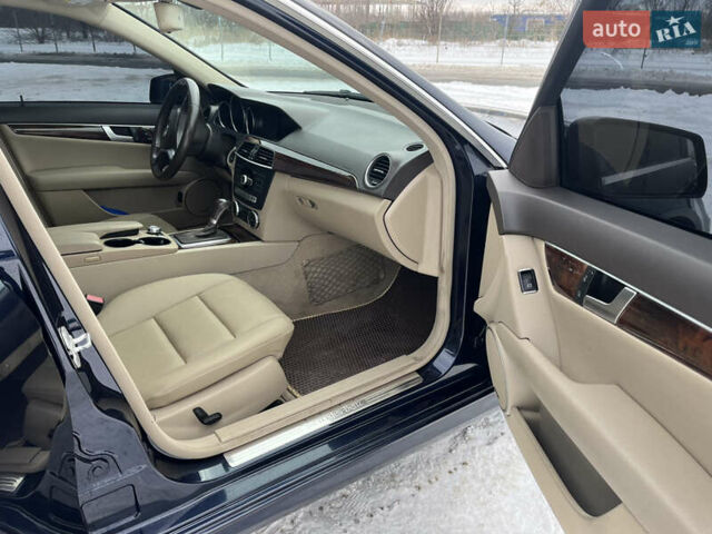 Синий Мерседес Ц-Класс, объемом двигателя 1.8 л и пробегом 113 тыс. км за 13800 $, фото 18 на Automoto.ua