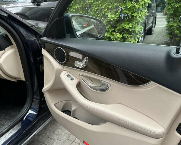 Синій Мерседес Ц-Клас, об'ємом двигуна 1.99 л та пробігом 120 тис. км за 21500 $, фото 4 на Automoto.ua