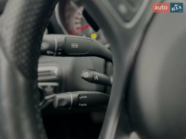 Синій Мерседес Ц-Клас, об'ємом двигуна 1.99 л та пробігом 132 тис. км за 18800 $, фото 17 на Automoto.ua