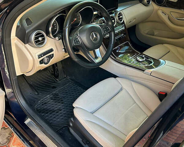 Синий Мерседес Ц-Класс, объемом двигателя 2.9 л и пробегом 73 тыс. км за 35000 $, фото 7 на Automoto.ua