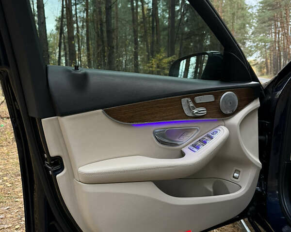 Мерседес Ц-Клас 2018 у Києві на Automoto.ua Синій Мерседес Ц-Клас, об'ємом двигуна 1.99 л та пробігом 57 тис. км за 27200 $, фото 39 на Automoto.ua