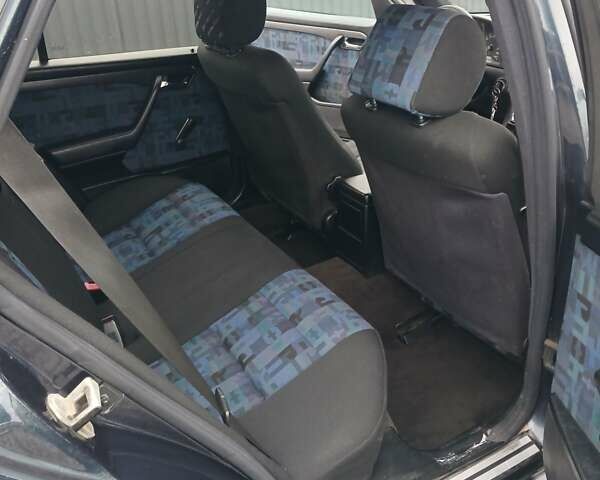 Синий Мерседес Ц-Класс, объемом двигателя 2 л и пробегом 350 тыс. км за 2500 $, фото 36 на Automoto.ua