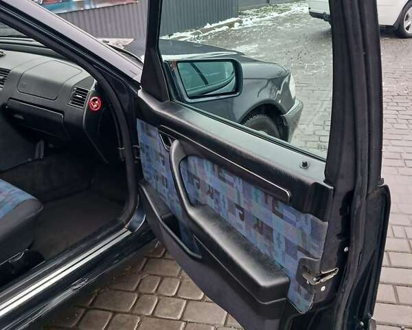 Синий Мерседес Ц-Класс, объемом двигателя 2 л и пробегом 350 тыс. км за 2500 $, фото 39 на Automoto.ua
