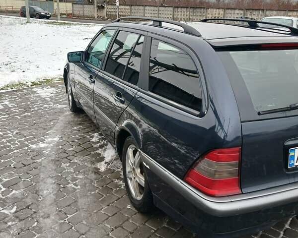 Синий Мерседес Ц-Класс, объемом двигателя 2 л и пробегом 350 тыс. км за 2500 $, фото 13 на Automoto.ua