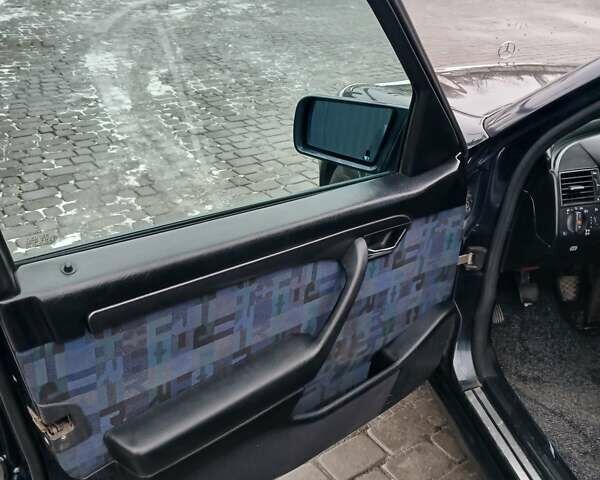 Синий Мерседес Ц-Класс, объемом двигателя 2 л и пробегом 350 тыс. км за 2500 $, фото 25 на Automoto.ua