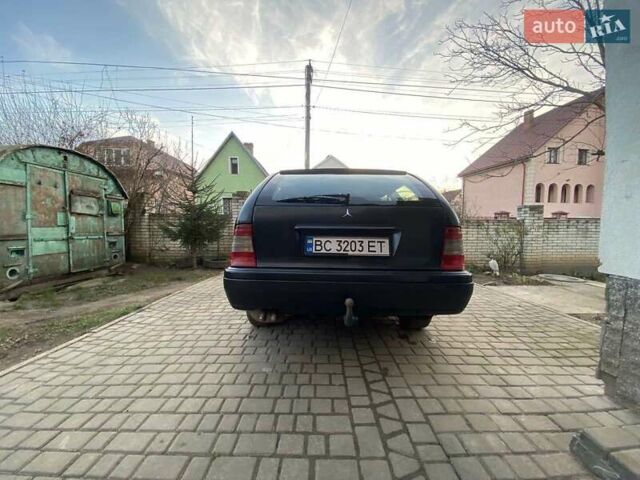 Синий Мерседес Ц-Класс, объемом двигателя 2 л и пробегом 350 тыс. км за 3500 $, фото 5 на Automoto.ua