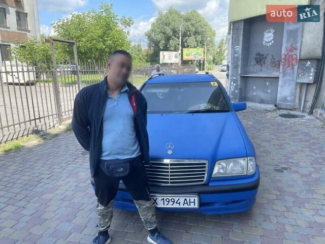 Синий Мерседес Ц-Класс, объемом двигателя 1.8 л и пробегом 369 тыс. км за 3300 $, фото 15 на Automoto.ua