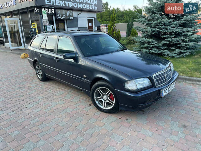 Синій Мерседес Ц-Клас, об'ємом двигуна 1.8 л та пробігом 400 тис. км за 2700 $, фото 3 на Automoto.ua