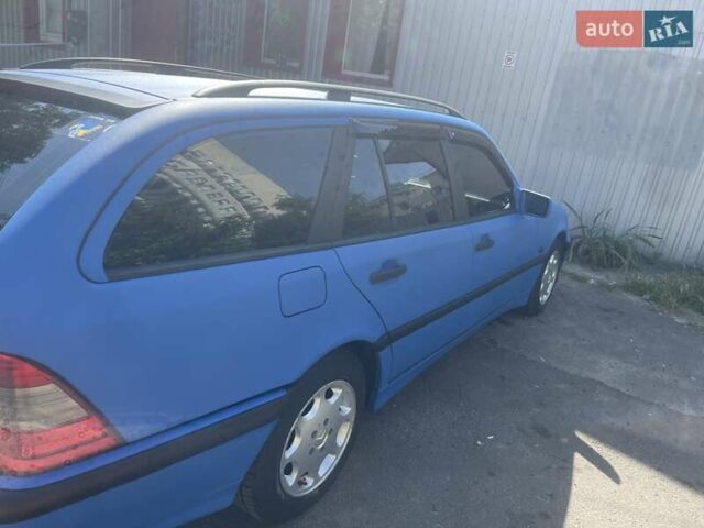 Синий Мерседес Ц-Класс, объемом двигателя 1.8 л и пробегом 369 тыс. км за 3300 $, фото 7 на Automoto.ua