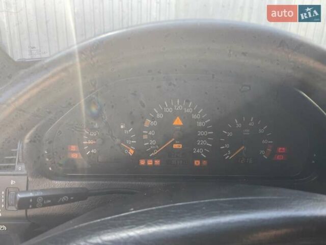 Синий Мерседес Ц-Класс, объемом двигателя 1.8 л и пробегом 369 тыс. км за 3300 $, фото 5 на Automoto.ua