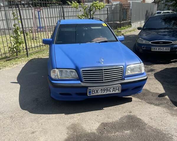 Синий Мерседес Ц-Класс, объемом двигателя 1.8 л и пробегом 369 тыс. км за 3300 $, фото 16 на Automoto.ua