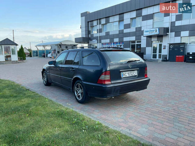 Синій Мерседес Ц-Клас, об'ємом двигуна 1.8 л та пробігом 400 тис. км за 2700 $, фото 11 на Automoto.ua