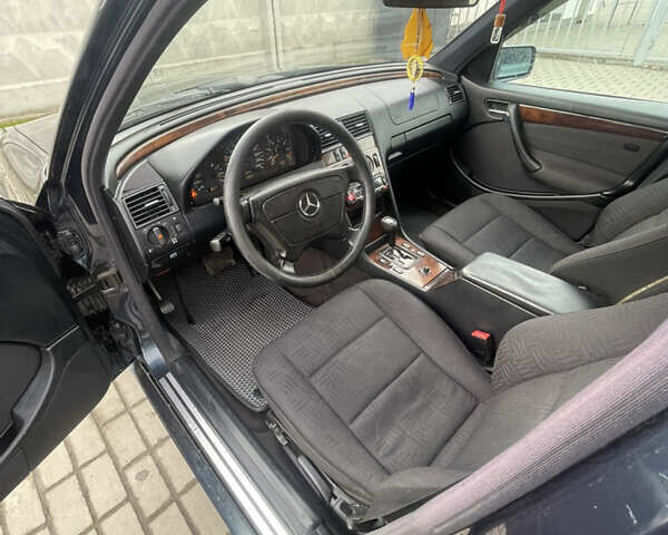 Синій Мерседес Ц-Клас, об'ємом двигуна 2 л та пробігом 460 тис. км за 3100 $, фото 10 на Automoto.ua