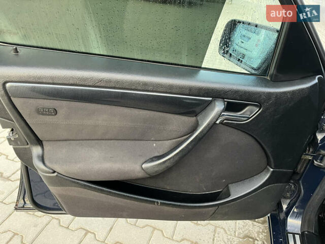Синий Мерседес Ц-Класс, объемом двигателя 2.15 л и пробегом 605 тыс. км за 2600 $, фото 13 на Automoto.ua