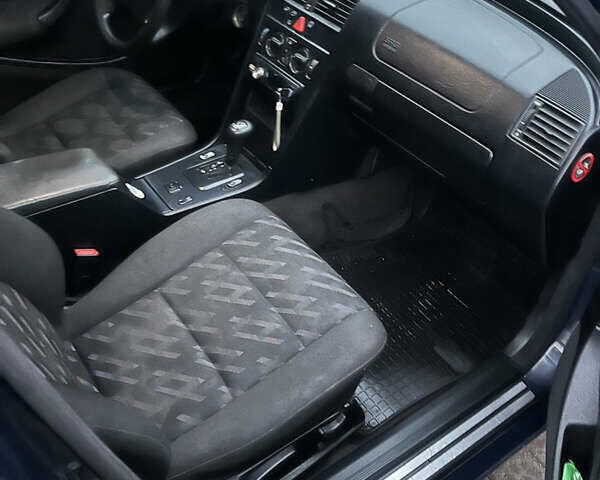 Синий Мерседес Ц-Класс, объемом двигателя 2.15 л и пробегом 605 тыс. км за 2600 $, фото 17 на Automoto.ua