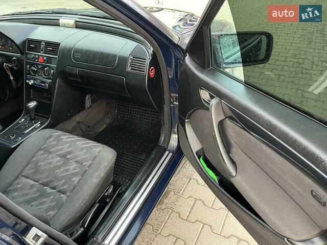 Синий Мерседес Ц-Класс, объемом двигателя 2.15 л и пробегом 605 тыс. км за 2600 $, фото 9 на Automoto.ua