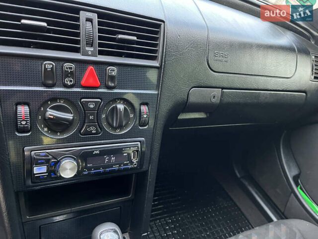 Синий Мерседес Ц-Класс, объемом двигателя 2.15 л и пробегом 605 тыс. км за 2600 $, фото 14 на Automoto.ua