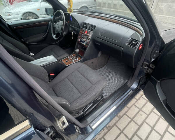 Синій Мерседес Ц-Клас, об'ємом двигуна 2 л та пробігом 460 тис. км за 3100 $, фото 9 на Automoto.ua