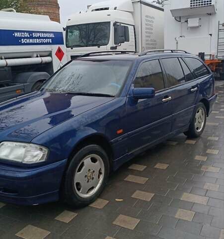 Синий Мерседес Ц-Класс, объемом двигателя 1.8 л и пробегом 250 тыс. км за 3000 $, фото 28 на Automoto.ua