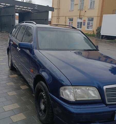 Синий Мерседес Ц-Класс, объемом двигателя 1.8 л и пробегом 250 тыс. км за 3000 $, фото 21 на Automoto.ua