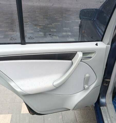 Синий Мерседес Ц-Класс, объемом двигателя 1.8 л и пробегом 250 тыс. км за 3000 $, фото 53 на Automoto.ua