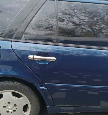 Синий Мерседес Ц-Класс, объемом двигателя 1.8 л и пробегом 250 тыс. км за 3000 $, фото 22 на Automoto.ua