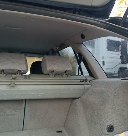 Синий Мерседес Ц-Класс, объемом двигателя 1.8 л и пробегом 250 тыс. км за 3000 $, фото 20 на Automoto.ua