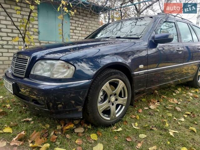 Синий Мерседес Ц-Класс, объемом двигателя 2.2 л и пробегом 230 тыс. км за 5500 $, фото 2 на Automoto.ua