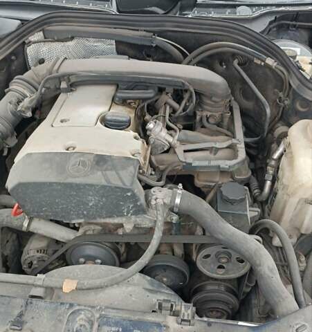 Синий Мерседес Ц-Класс, объемом двигателя 1.8 л и пробегом 250 тыс. км за 3000 $, фото 59 на Automoto.ua