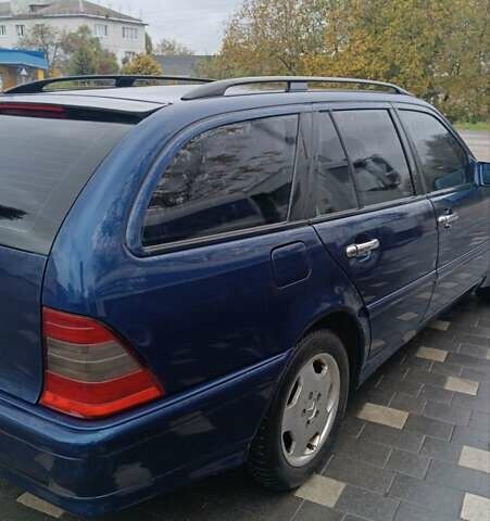 Синий Мерседес Ц-Класс, объемом двигателя 1.8 л и пробегом 250 тыс. км за 3000 $, фото 27 на Automoto.ua