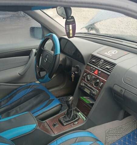 Синий Мерседес Ц-Класс, объемом двигателя 1.8 л и пробегом 250 тыс. км за 3000 $, фото 3 на Automoto.ua