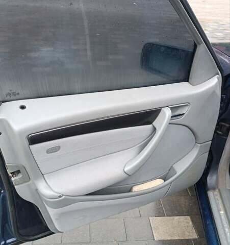 Синий Мерседес Ц-Класс, объемом двигателя 1.8 л и пробегом 250 тыс. км за 3000 $, фото 51 на Automoto.ua