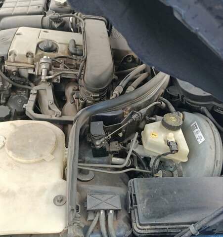 Синий Мерседес Ц-Класс, объемом двигателя 1.8 л и пробегом 250 тыс. км за 3000 $, фото 58 на Automoto.ua