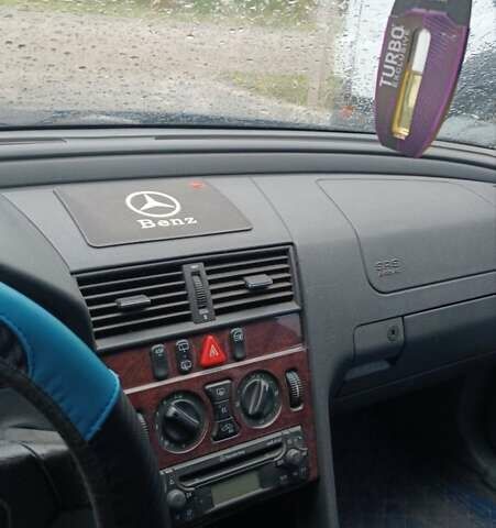 Синий Мерседес Ц-Класс, объемом двигателя 1.8 л и пробегом 250 тыс. км за 3000 $, фото 11 на Automoto.ua