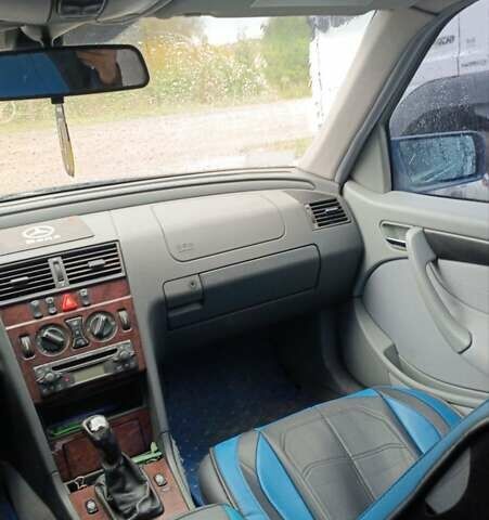 Синий Мерседес Ц-Класс, объемом двигателя 1.8 л и пробегом 250 тыс. км за 3000 $, фото 52 на Automoto.ua