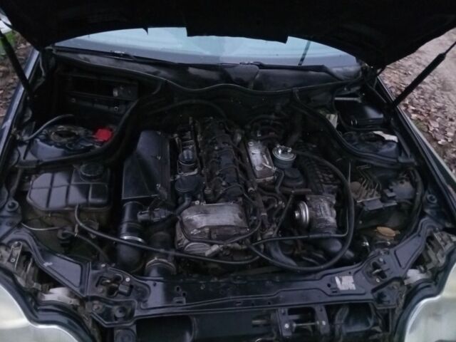 Синий Мерседес Ц-Класс, объемом двигателя 2.7 л и пробегом 250 тыс. км за 2900 $, фото 5 на Automoto.ua