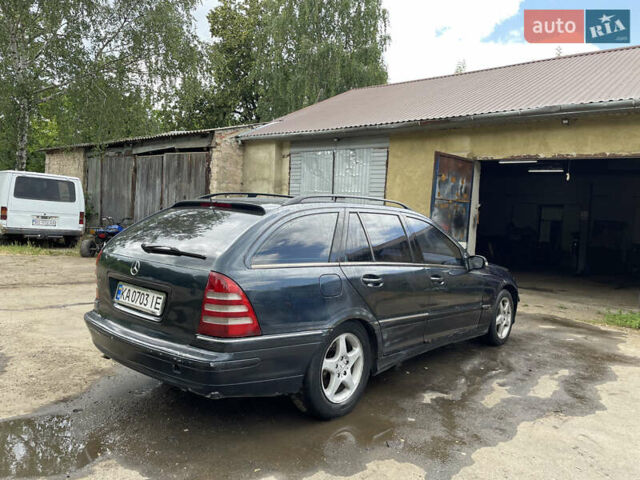 Синій Мерседес Ц-Клас, об'ємом двигуна 2 л та пробігом 360 тис. км за 2200 $, фото 6 на Automoto.ua