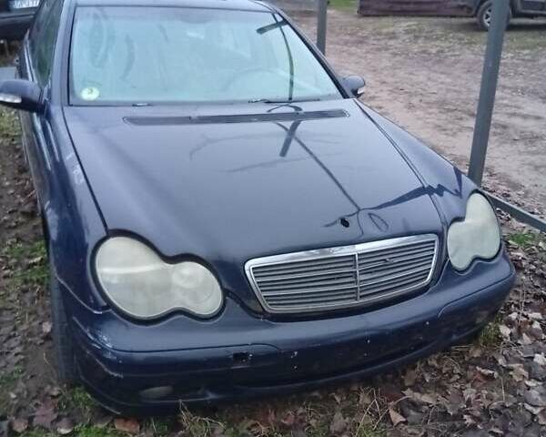 Синий Мерседес Ц-Класс, объемом двигателя 2.69 л и пробегом 250 тыс. км за 2900 $, фото 3 на Automoto.ua