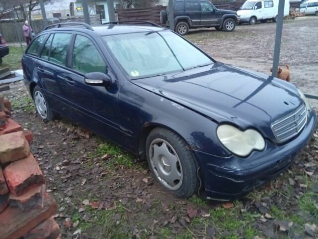 Синий Мерседес Ц-Класс, объемом двигателя 2.7 л и пробегом 250 тыс. км за 2900 $, фото 4 на Automoto.ua