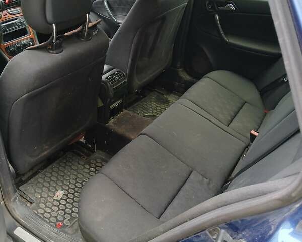 Синий Мерседес Ц-Класс, объемом двигателя 2.15 л и пробегом 400 тыс. км за 2700 $, фото 9 на Automoto.ua