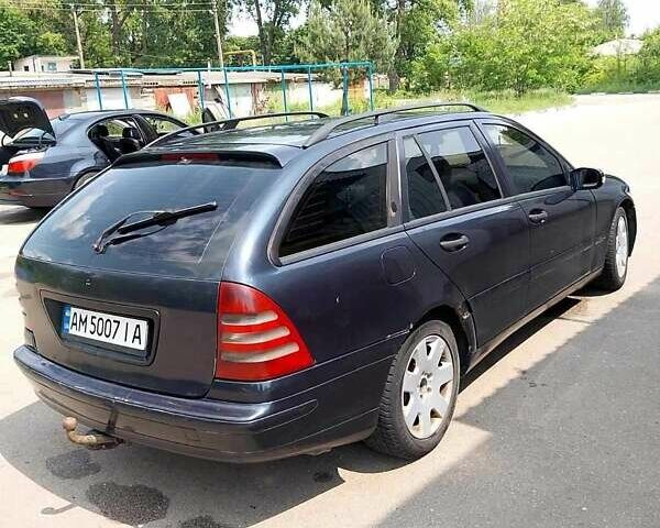 Синий Мерседес Ц-Класс, объемом двигателя 2.1 л и пробегом 280 тыс. км за 3600 $, фото 1 на Automoto.ua