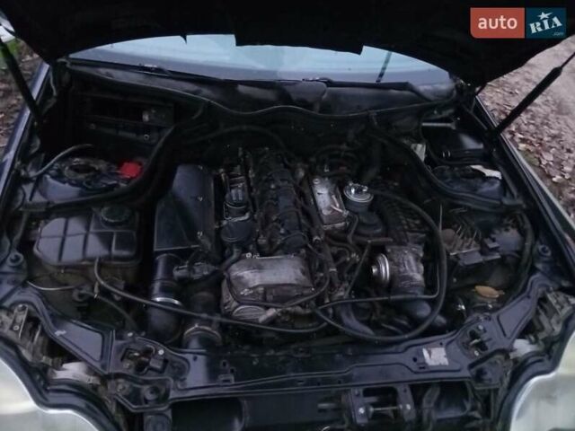 Синий Мерседес Ц-Класс, объемом двигателя 2.69 л и пробегом 250 тыс. км за 2900 $, фото 5 на Automoto.ua