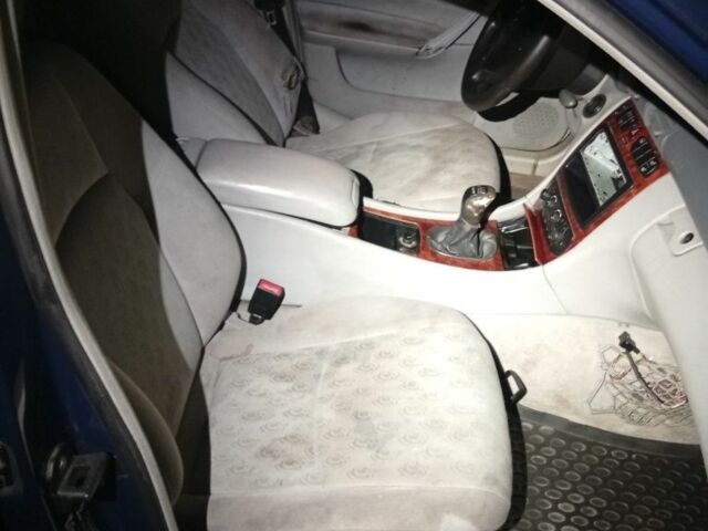 Синий Мерседес Ц-Класс, объемом двигателя 2.7 л и пробегом 250 тыс. км за 2900 $, фото 6 на Automoto.ua