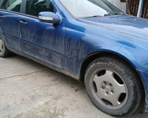 Синий Мерседес Ц-Класс, объемом двигателя 2.15 л и пробегом 400 тыс. км за 2700 $, фото 3 на Automoto.ua