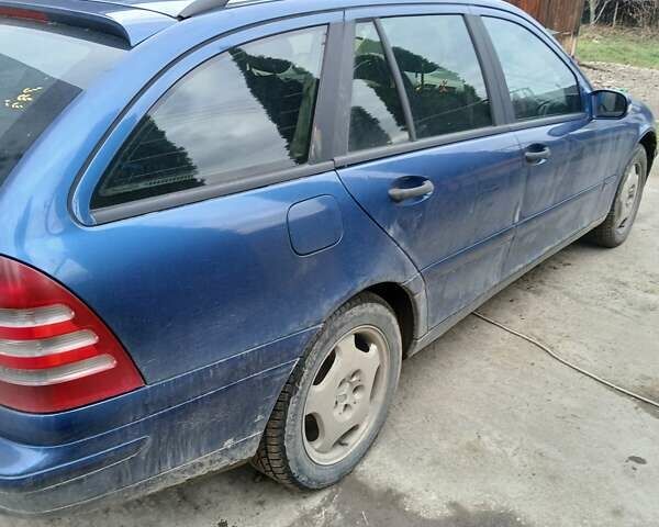 Синий Мерседес Ц-Класс, объемом двигателя 2.15 л и пробегом 400 тыс. км за 2700 $, фото 4 на Automoto.ua