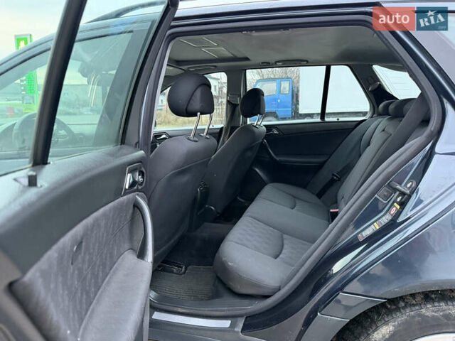 Синий Мерседес Ц-Класс, объемом двигателя 2.2 л и пробегом 343 тыс. км за 4500 $, фото 12 на Automoto.ua