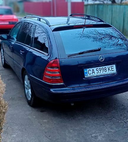 Синий Мерседес Ц-Класс, объемом двигателя 2.7 л и пробегом 441 тыс. км за 5499 $, фото 4 на Automoto.ua